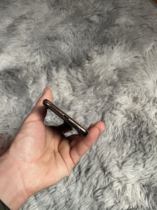 Продам телефон Айфон Xs