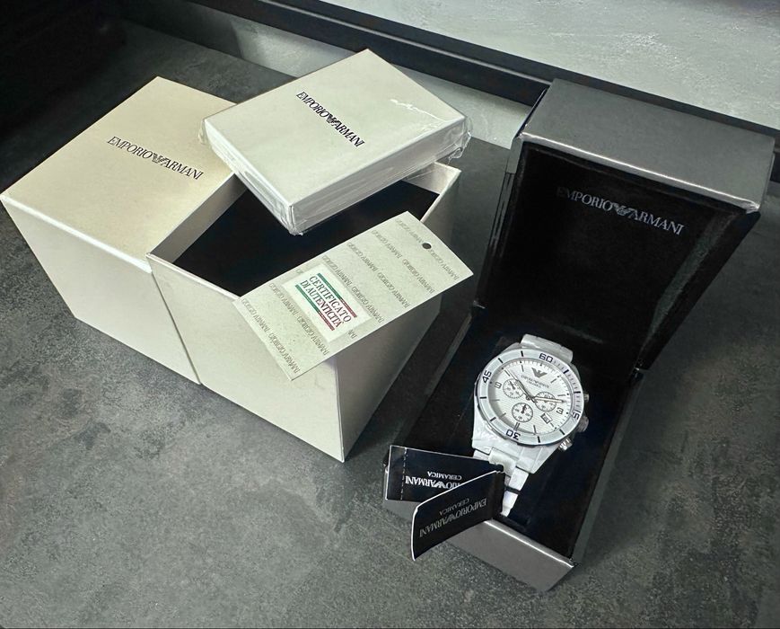 часовник Emporio Armani Ceramica