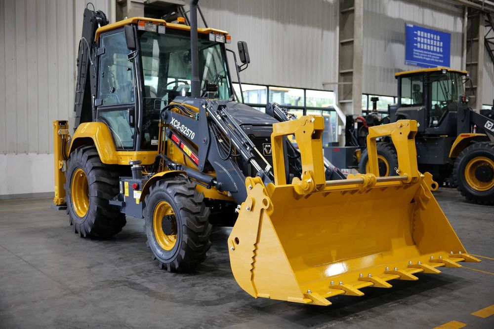 Экскаватор-погрузчик 4х4 UZXCMG XC8-S 2570 Объем ковша 0,3 Функция 4в1