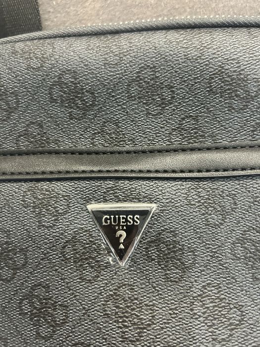 Guess мъжка чанта.
