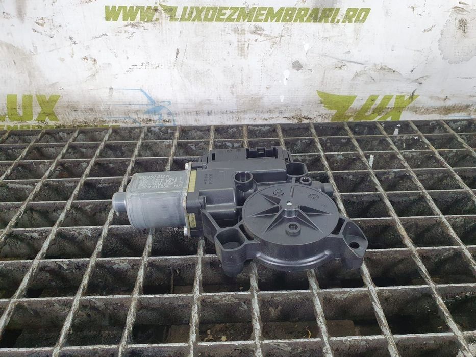 Motoras geam usa dreapta spate  6r0959812n 1.4 tdi CUSA Skoda Fabia 5