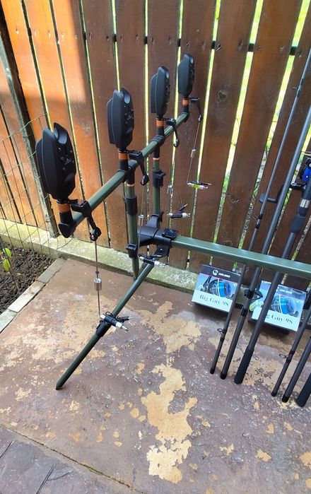 Set Pescuit Complet,4 Lansete 3,90m,4 Mulinete Tambur 9000 echipate cu fir,Rod Pod, 4 Senzori+4 Swingere
