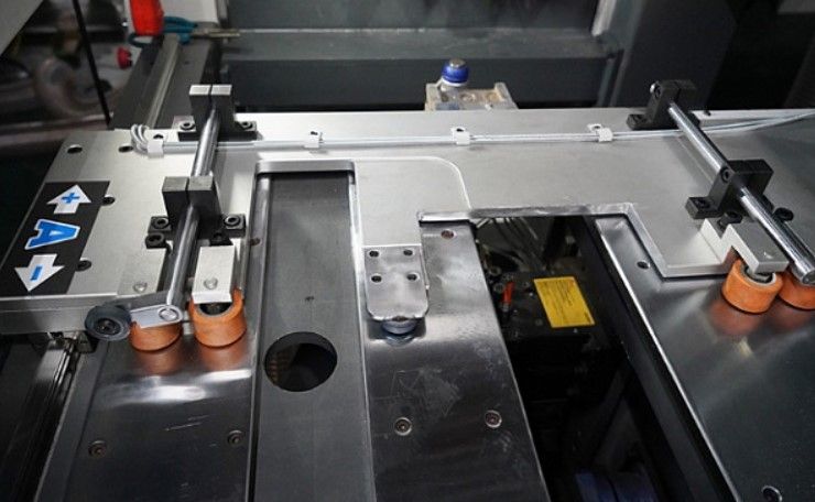 Сверлильно-присадочный центр с ЧПУ JIYU CD-612B