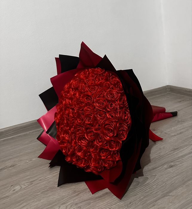 Buchete de trandafiri din satin