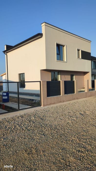 Casă nouă, 4 camere, zonă liniștită