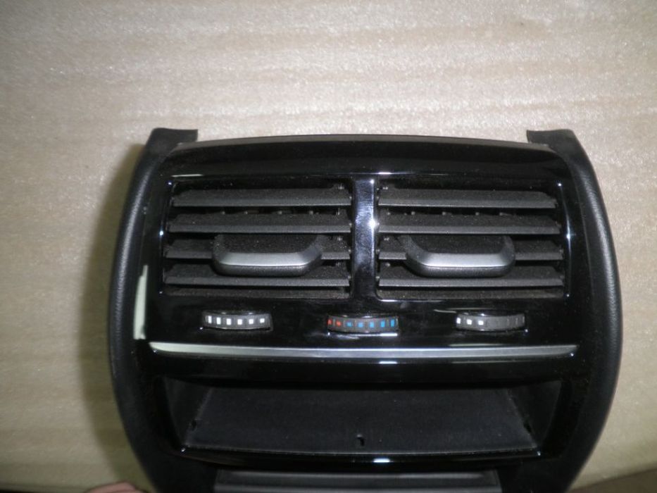 consola centrala spate bmw seria 5 g30 , g31 , 9330681