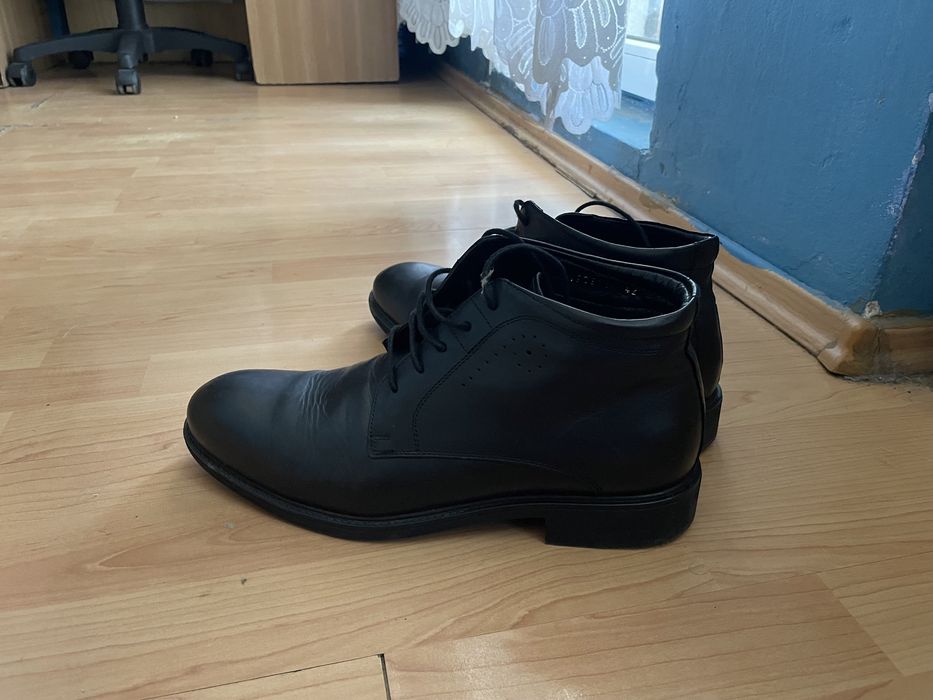 Pantofi înalți piele naturală mărimea 42