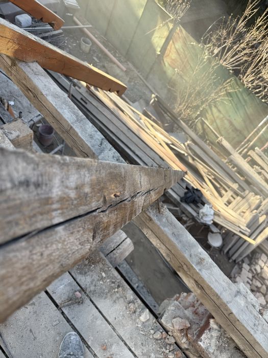 Lemn acoperis  uscat fara carii si putregai , drept si uscat