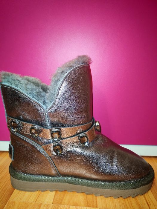 Cizme model UGG nr 36 din piele de culoare gri