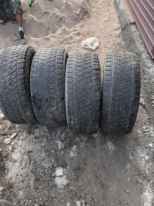 Продам б/у шины 295/60r18 116R