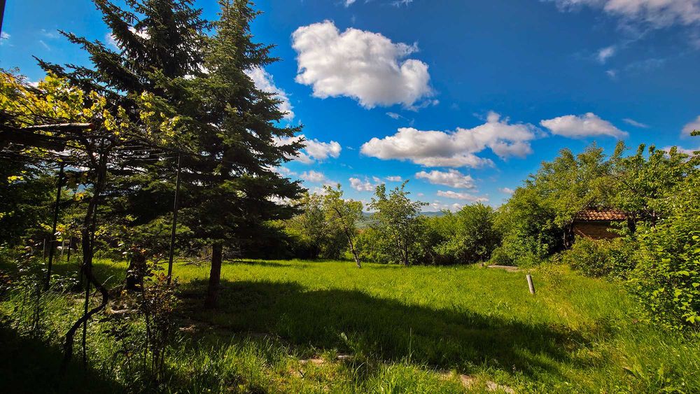 Продава се ВИЛА във вилната зона на село Големо Бучино,  област Перник