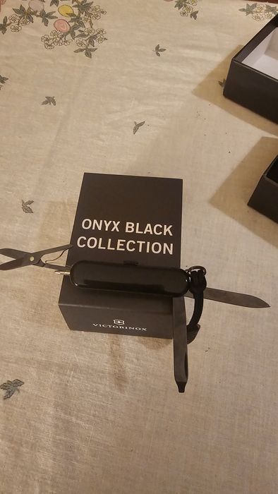 Victorinox onix black collection