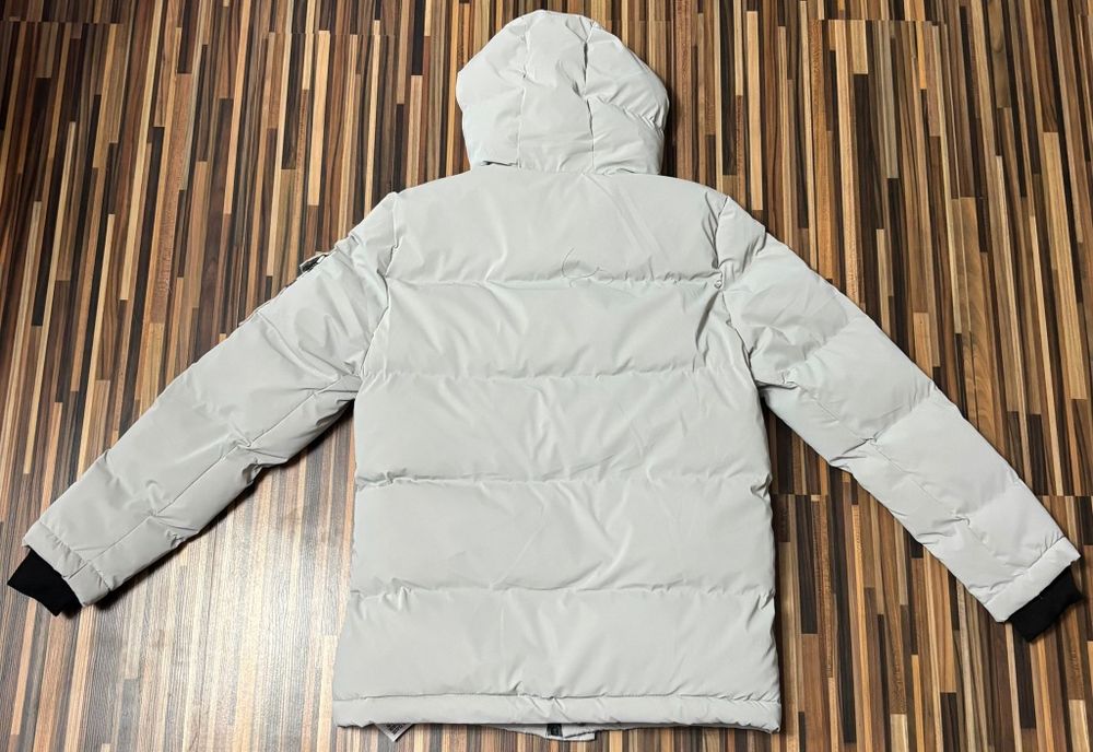 Vând geaca noua de bărbați Burberry