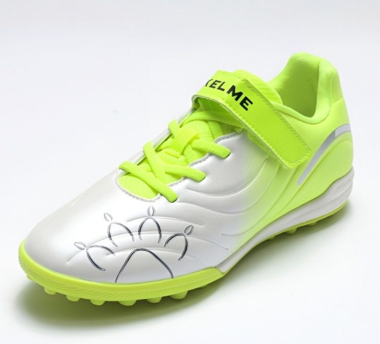 Нови стоножки Kelme 35 номер