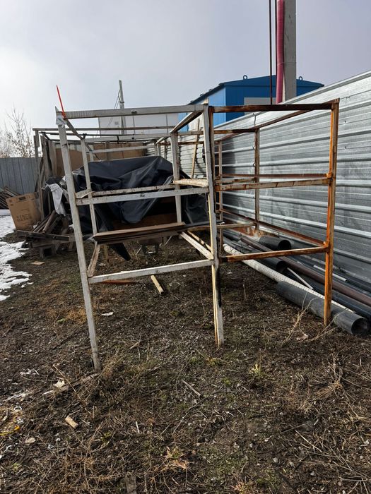 Продам стеллажи. И бак