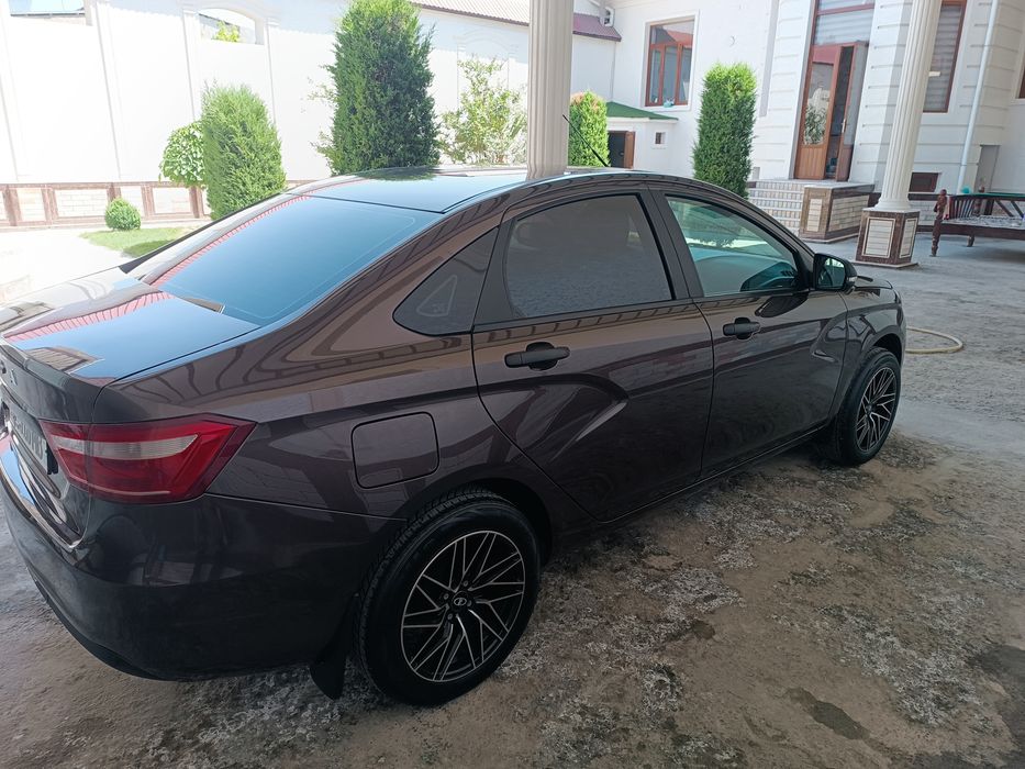 Автотранспорт Лада Веста