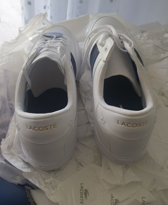Vând pantofi sport LACOSTE