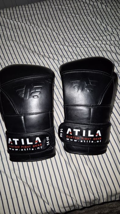 Echipament kickbox Atila 14oz Nou manusi + aparatori  tibie