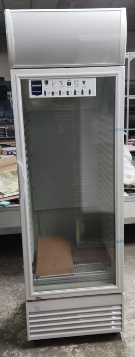 Нова хладилна витрина