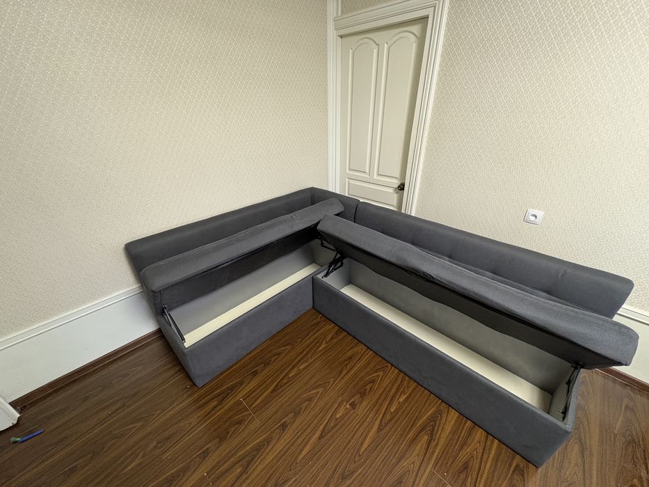 Мягкий уголок для кухни +стол