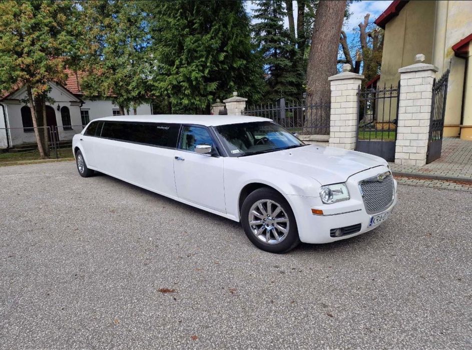 Limuzină Chrysler 300C pentru evenimente