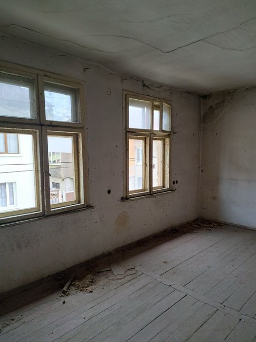 Продава се Къща в Разлог - 300 кв.м за 334 €/кв.м - Снимка #4