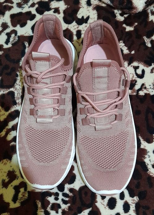 Vând urgent adidasi