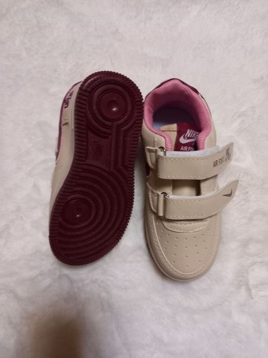 Adidași Nike cu arici