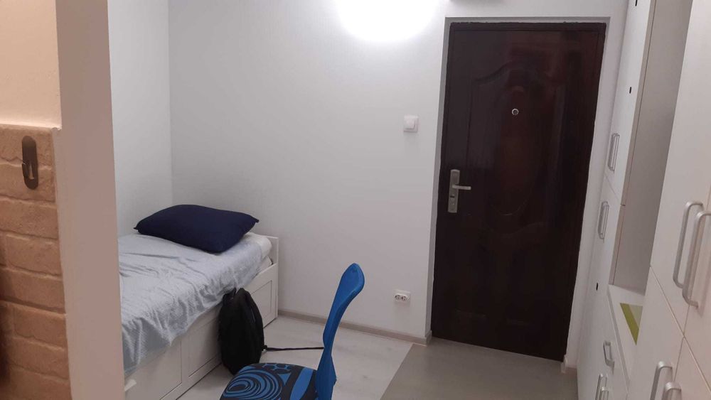 Vand garsoniera mica, pentru tanar/student in Pajura, langa metrou