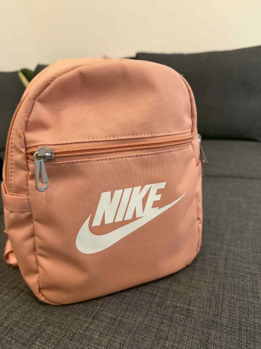 Оригинална дамска раница Nike