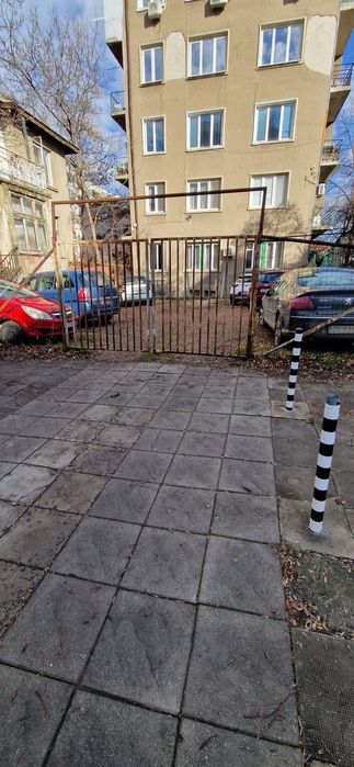 Дава се под наем Гараж / Паркомясто в София, Зона Б-5 - 15 кв.м за 119.34 € - Снимка #1