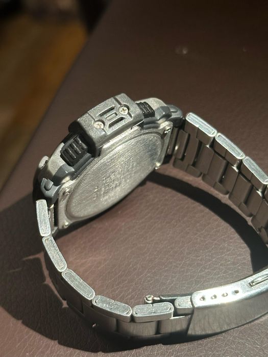 Продаю часы Casio с альтиметром и барометром