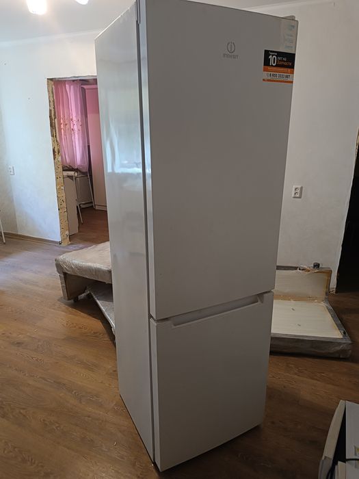 Холодильник Indesit