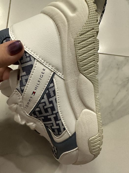 Оригинални детски маратонки Tommy Hilfiger  номерът е 34
