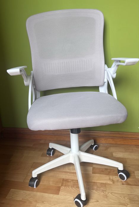 Продам компьютерный стол и стул