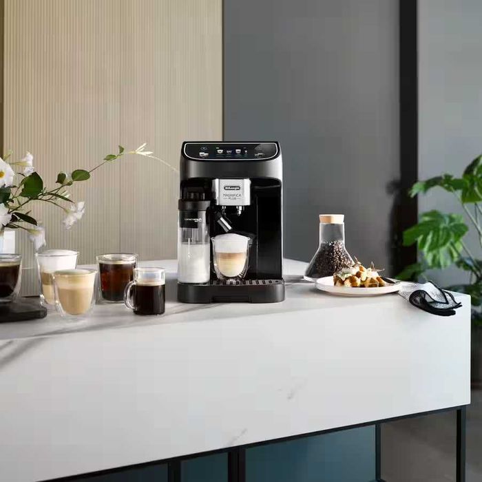 Кофемашина Delonghi Magnifica Plus