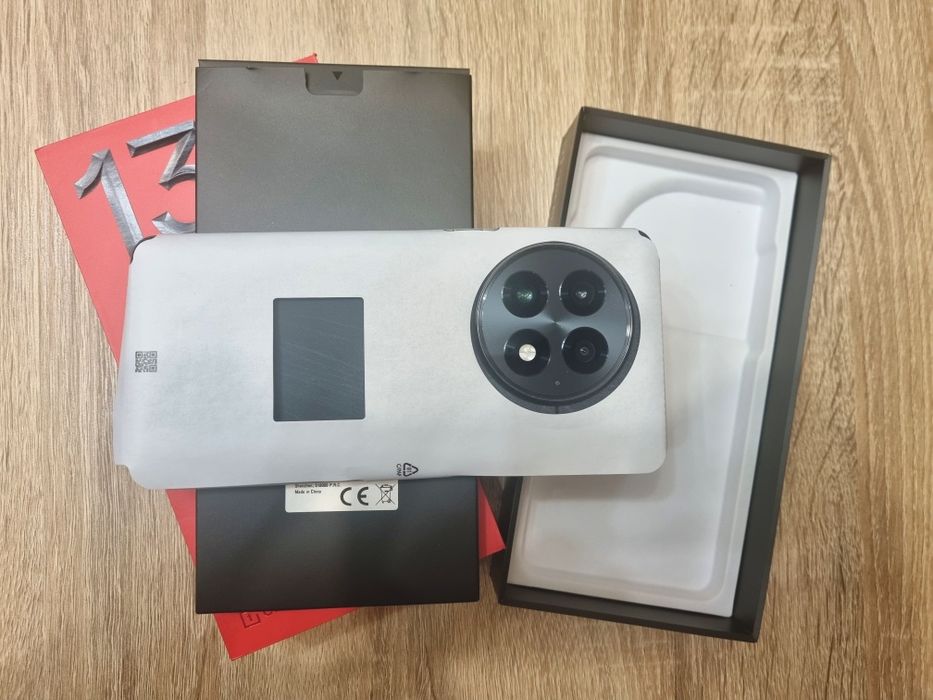 OnePlus 13 - Перфектен 512GB, 16 RAM