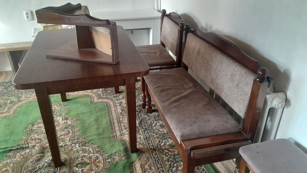 Стол угловой орындырығымен