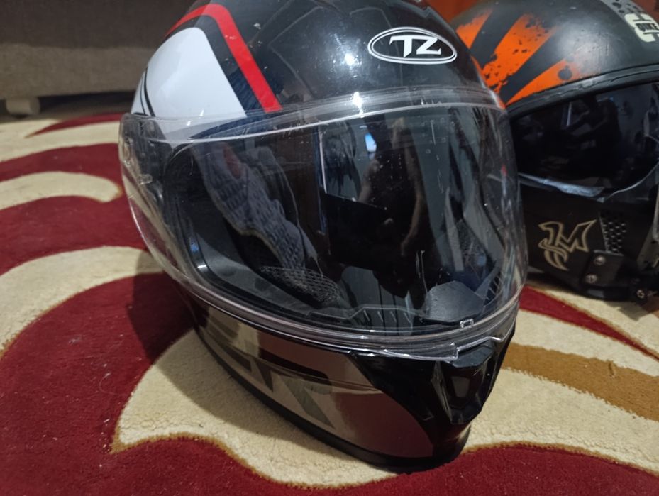 Продам два своих мотошлема