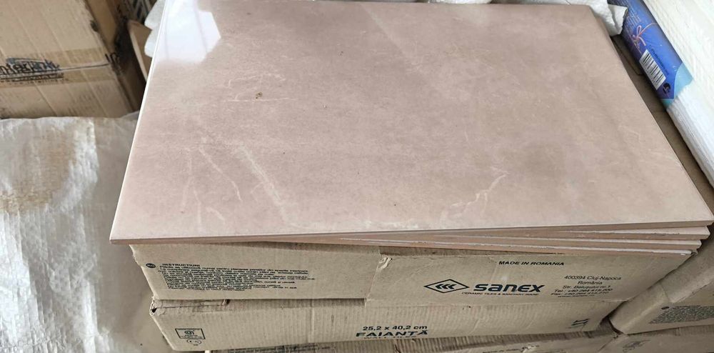 Vând faianță 25x40