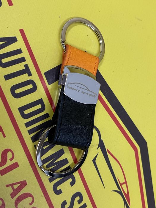 Breloc cheie telecomanda auto Seat Exeo nou negru / portocaliu 2 inele