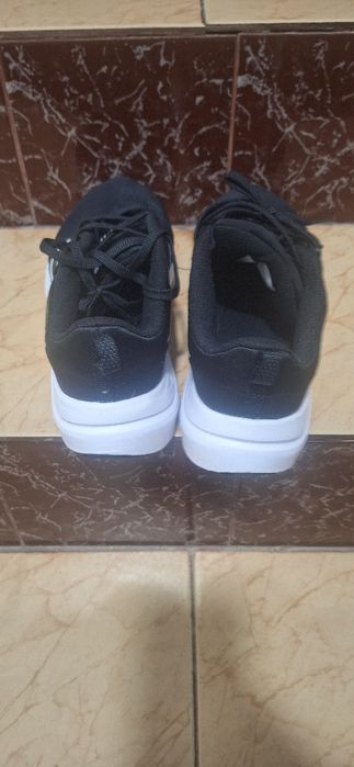 Продавам маратонки Nike