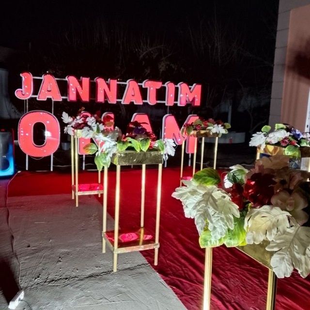 Decoratsiyalar  sotiladi