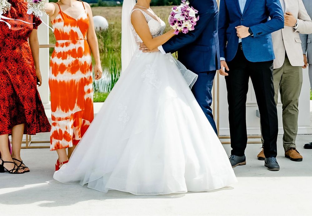 Vănd  rochie de mireasă model deosebit !