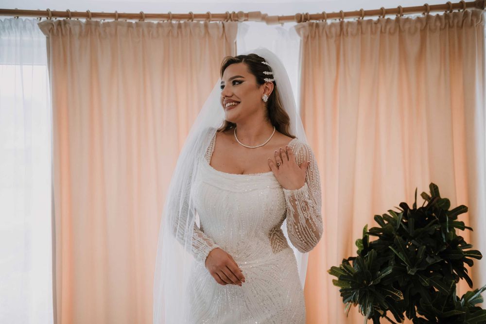 Rochie mireasa alba cu perle