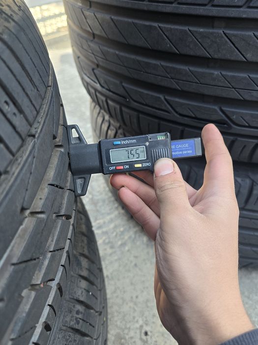 3 Броя 215/65/17 Hankook 2x7,5mm 1x7,8mm