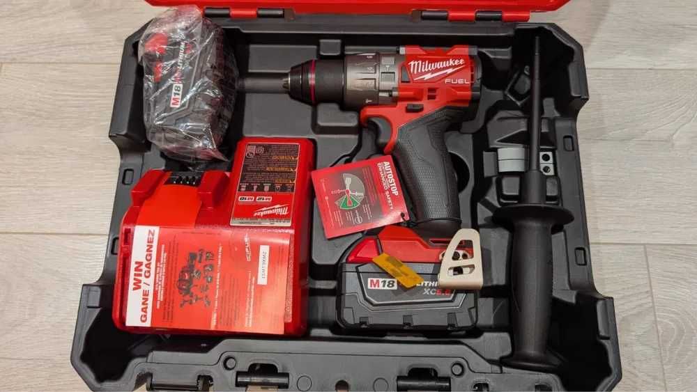 Дрель-шуруповерт Milwaukee M18