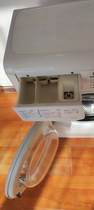 Продам стиральную машинку Indesit
