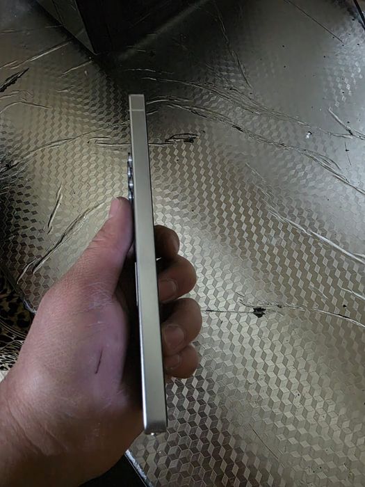 Продам Samsung Galaxy S25