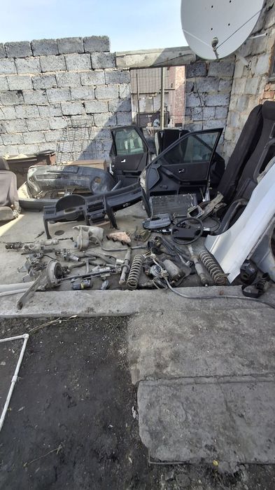 Продаю запчасти на Audi 80